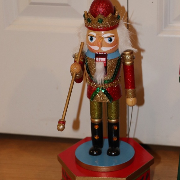 Nutcrackers - Picture 2 of 6